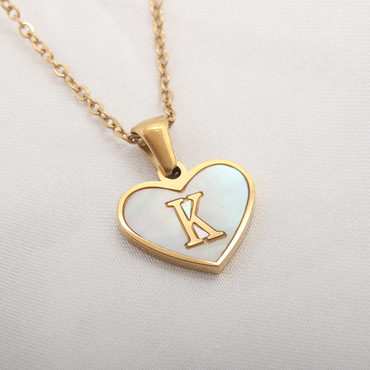 26 Letter Heart-shaped Necklace – Personalized Fashion Jewelry for Women